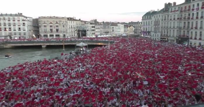 PHOTOS. INSOLITE. Le Biarritz olympique troll gentiment l'Aviron bayonnais sur Twitter