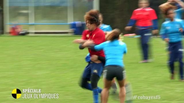 VIDEO. Le cobaye de France 5 découvre le rugby à 7 et se fait malmener par l'équipe de France féminine 