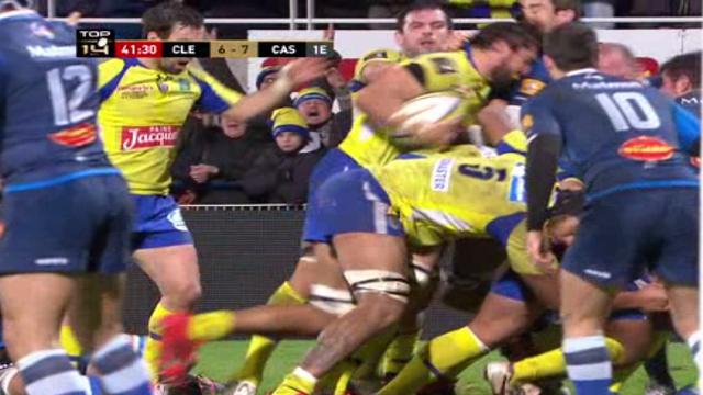 VIDEO. ASM - Castres : Julien Bardy envoie un coup de boule à Yannick Caballero et prend un carton rouge