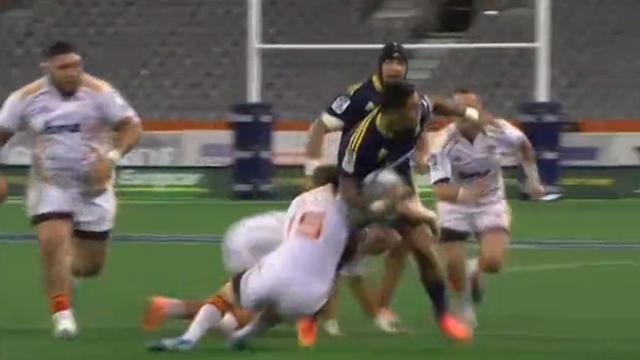 VIDÉO. Highlanders - Chiefs : Malakai Fekitoa élimine trois adversaires et passe après-contact pour l'essai