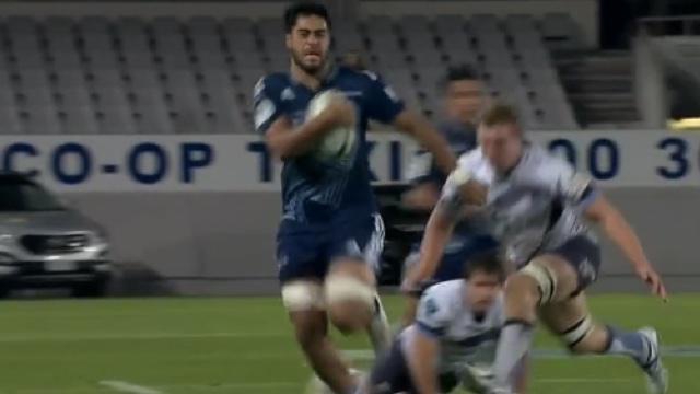 VIDÉO. SUPER RUGBY. Le flanker Akira Ioane sort les cannes pour planter un essai de 50 mètres