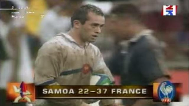 FLASHBACK. VIDÉO. 1999 : Le frère de Tana Umaga se troue et offre un essai gag à Thomas Castaignède