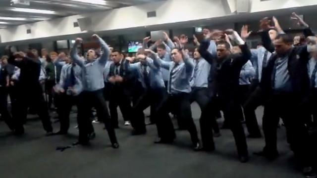 VIDEO. Le haka surpuissant des joueurs de Northland pour dire au revoir à Rene Ranger