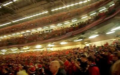 Le Millenium Stadium chante puis pleure