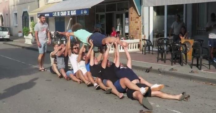 VIDEO. Rugby Amateur : le paquito de Saint-Marcellin en pleine ville pour fêter le titre de champion de France