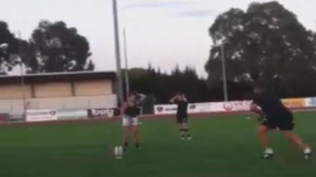 Rugby amateur #12 : Le pilier du RCHCC Karim Dhabi passe une pénalité de 70m à l'entraînement...hallucinant !