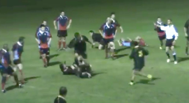 VIDEO. Rugby Amateur #56. Un joueur saute à pieds joints sur la tête d'un adversaire au sol