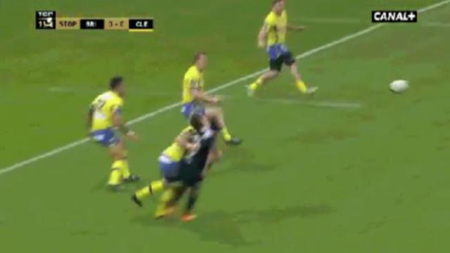 GIF. Top 14 - ASM : Julien Bardy prend un nouveau jaune après une charge à retardement sur Mathieu Ugalde