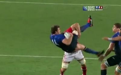 Le plaquage de Sam Warburton sur Vincent Clerc