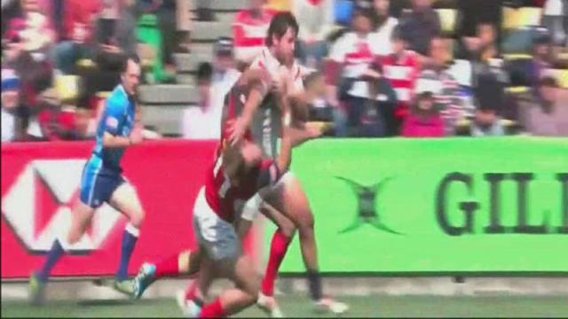 VIDEO. Le raffut monstrueux de Danny Barrett sur Harry Jones au Tokyo Sevens