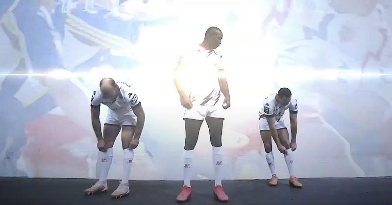 Le Stade Français dévoile un nouveau maillot à l'ancienne qui va plaire aux supporters [VIDEO]