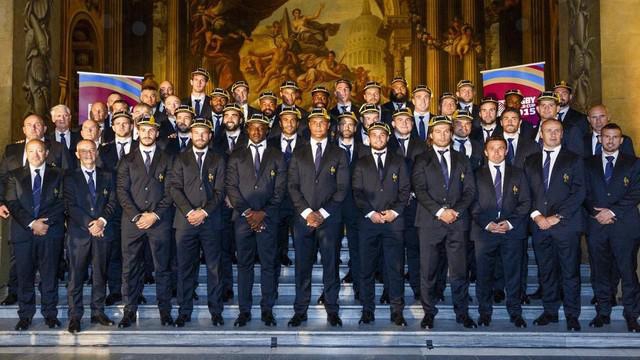 VIDEO. Coupe du monde. Bain de foule, entraînement, conférence de presse, remise des capes, le XV de France ne chôme pas 