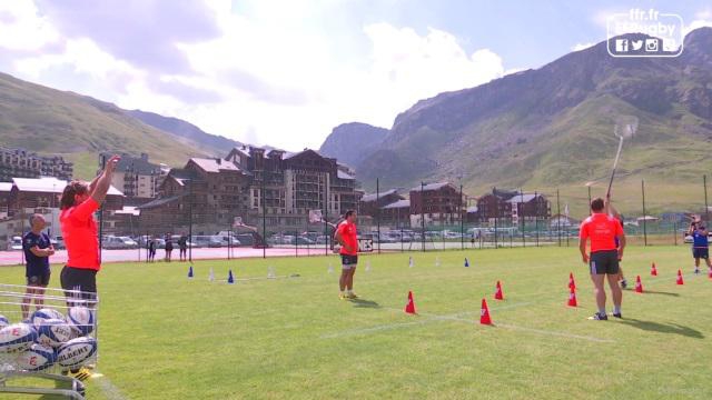 VIDEO. Coupe du monde 2015. Le XV de France s'éclate à Tignes... mais n'oublie pas de travailler