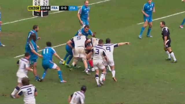 VIDEO. Leonardo Sarto tente de stopper Mathieu Bastareaud de manière insolite