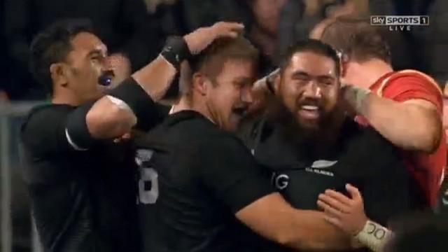 RÉSUMÉ VIDÉO. Les All Blacks évitent le piège tendu par le Pays de Galles (39-21)