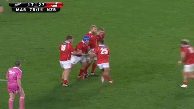 VIDÉO. Les Barbarians Néo-Zélandais marquent un très bel essai après une combinaison insolite