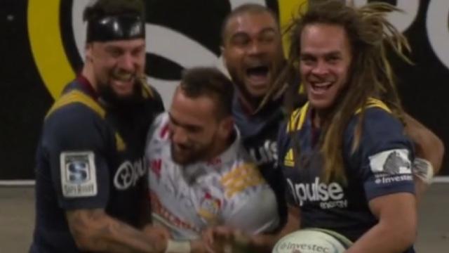 VIDÉO. Les Highlanders dominent les Chiefs avec un superbe essai collectif