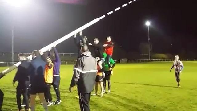 VIDEO. RUGBY AMATEUR - Insolite : Les joueurs du RC Metz Moselle sont des grands POTEAUX