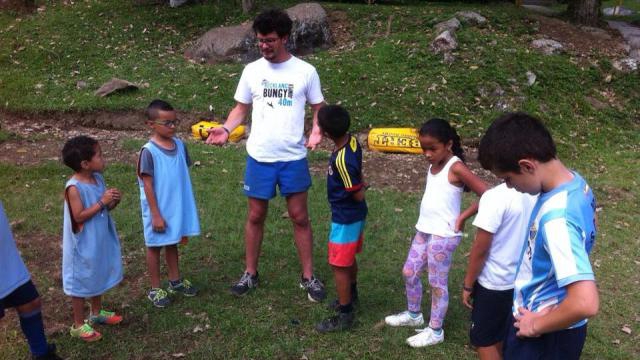 Le tour du monde complètement fou des RugBig Brothers pour venir en aide aux enfants défavorisés