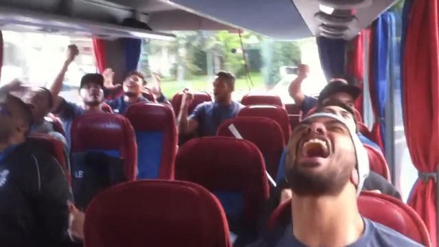 VIDEO. INSOLITE. Les Samoa célèbrent leur victoire à Paris en chanson