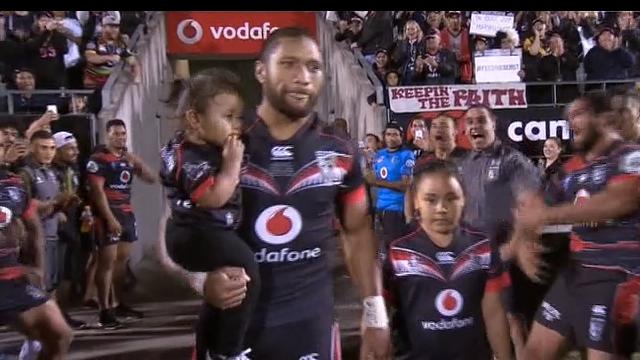 VIDÉO. NRL : Les Warriors offrent un haka d'honneur à Manu Vatuvei pour son 200ème match