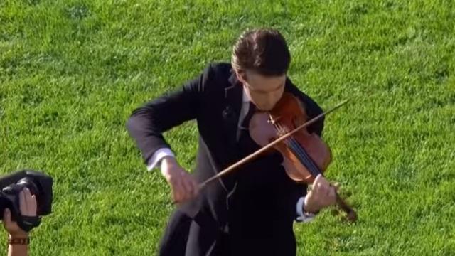 VIDEO. L'Ireland's Call au violon avant le match historique face aux All Blacks