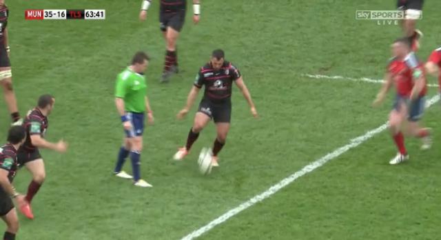 VIDÉO. Lionel Beauxis s'emmêle les pinceaux sur un renvoi au 22 et offre un essai tout fait au Munster