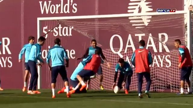 VIDEO. Quand Lionel Messi et le FC Barcelone s'échauffent en faisant du rugby