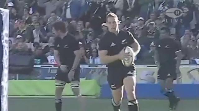 VIDEO. FLASHBACK. 2006. Luke McAlister conclut une superbe contre-attaque de 80m des All Blacks face aux Springboks