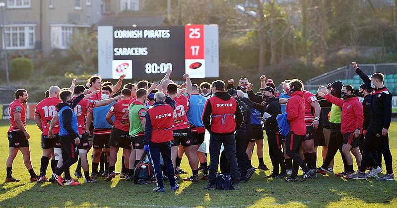 Malgré plusieurs internationaux, les Saracens battus par les Cornish Pirates en 2e division