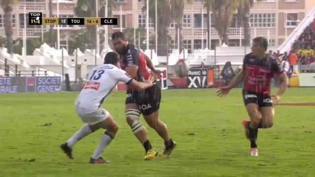 VIDÉO. Top 14 - RCT. Marcel Van der Merwe enrhume Rémi Lamerat d'une belle passe dans le dos