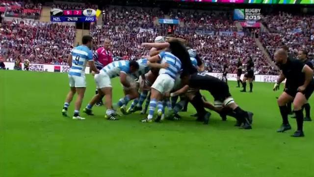 VIDEO. Coupe du monde terminée pour l'Argentin Mariano Galarza après sa fourchette sur Brodie Retallick