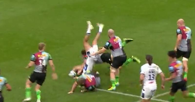 VIDEO. Joe Marler se lance tel un parpaing sur Tom De Glanville qui fait un salto