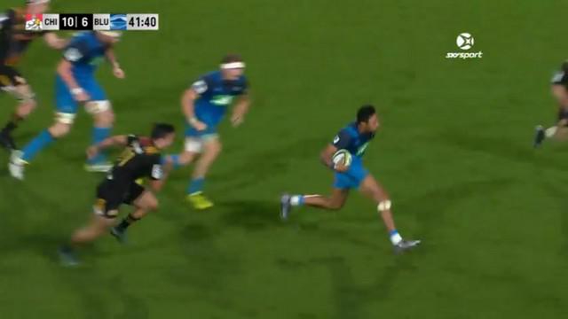 VIDEO. Super Rugby. La relance éclair de Melani Nanai sur 55 mètres face aux Chiefs