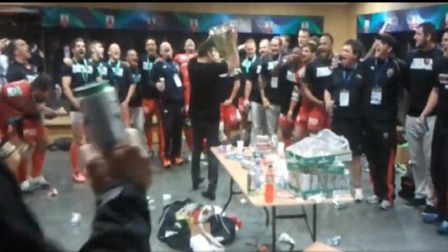 VIDEO. H Cup. Mourad Boudjellal lance le pilou-pilou dans les vestiaires du RCT après la victoire contre les Saracens