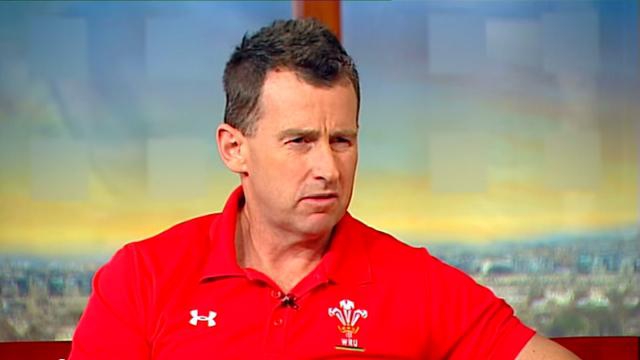 INSOLITE. Nigel Owens colle un gros caramel à un internaute sur Twitter