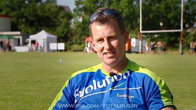 Nigel Owens parle de l'homosexualité dans le rugby et pousse la chansonnette comme personne à la radio