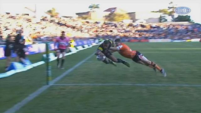 VIDEO. NRL - Kevin Naiqama s'offre un beau plongeon à une main malgré la défense de Chris Lawrence