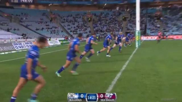 VIDEO. NRL - Krisnan Inu dégage son camp de sa ligne d'en-but avec un drop de 70 mètres 