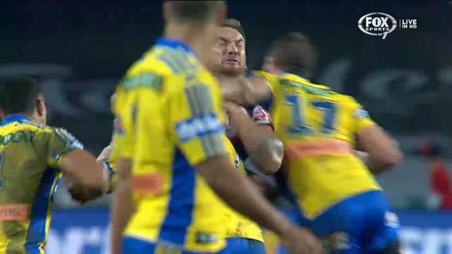 VIDEO. NRL. La manchette horrible de Darcy Lussick sur Jared Waerea-Hargreaves