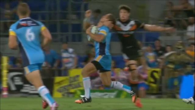 VIDEO. XIII - NRL : Mitchell Moses manque de décapiter son adversaire avec une corde à linge