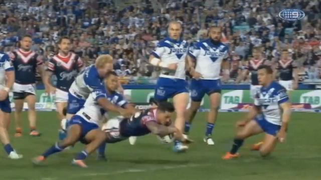 VIDEO. NRL - Sonny Bill Williams marque avec trois défenseurs sur le dos et offre un essai avec une passe magique