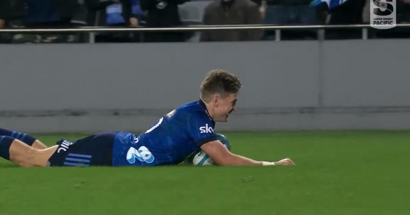 VIDÉO. RUGBY. 🤯 Vous n'avez jamais vu un coup d'envoi comme celui de Beauden Barrett