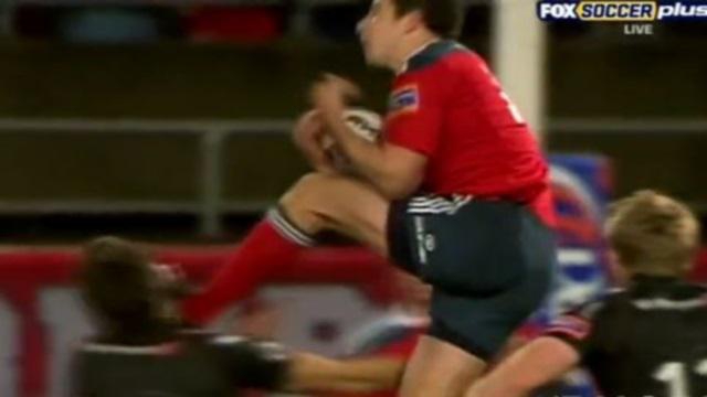 VIDEO. Munster - Ospreys : Andy Bishop prend un bon coup de pied dans la tête