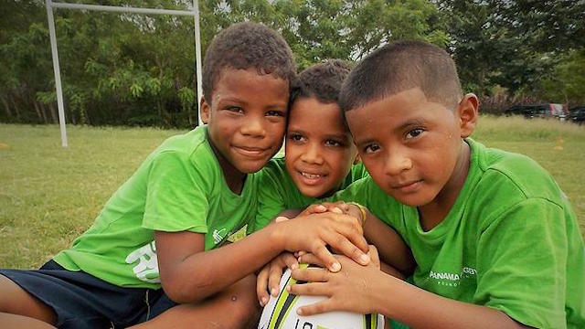 Au Panama, une ONG lutte contre la précarité infantile grâce au rugby