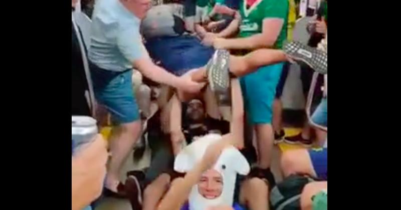 Coupe du monde - Les supporters français mettent le feu dans le métro avec un paquito !
