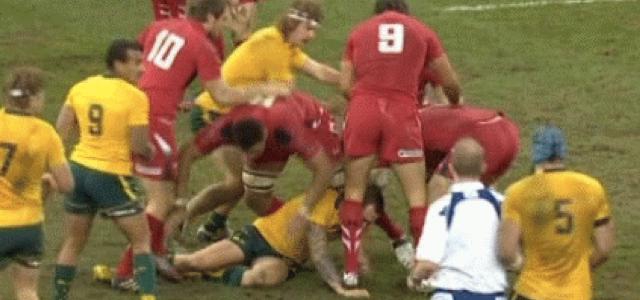VIDEO. Pays de Galles - Australie : Mike Phillips piétine la main de Quade Cooper