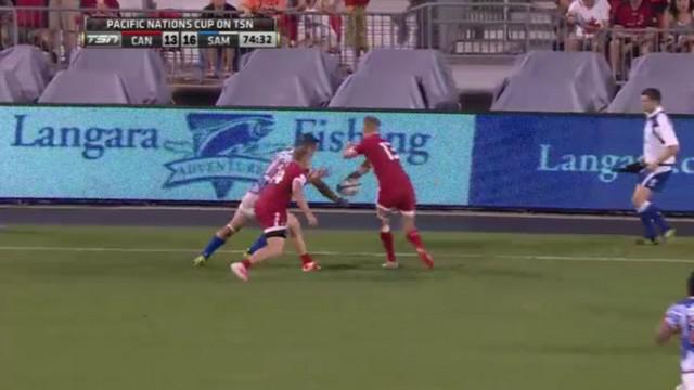 VIDEO. Pacific Nations Cup. Phil McKenzie calme huit défenseurs après une passe sous le bras en aveugle  