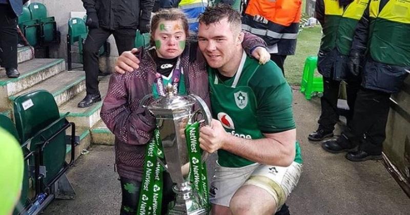 PHOTOS. Insolite : Peter O'Mahony donne sa médaille de vainqueur du 6 Nations à une jeune supportrice