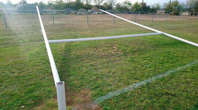 INSOLITE - Rugby amateur : des poteaux sciés la veille du match